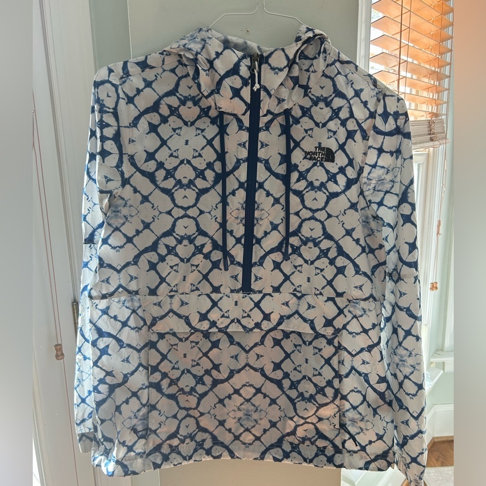 The North Face Windbreaker Pullover Pocket in Front Women’s Medium Blue Pattern